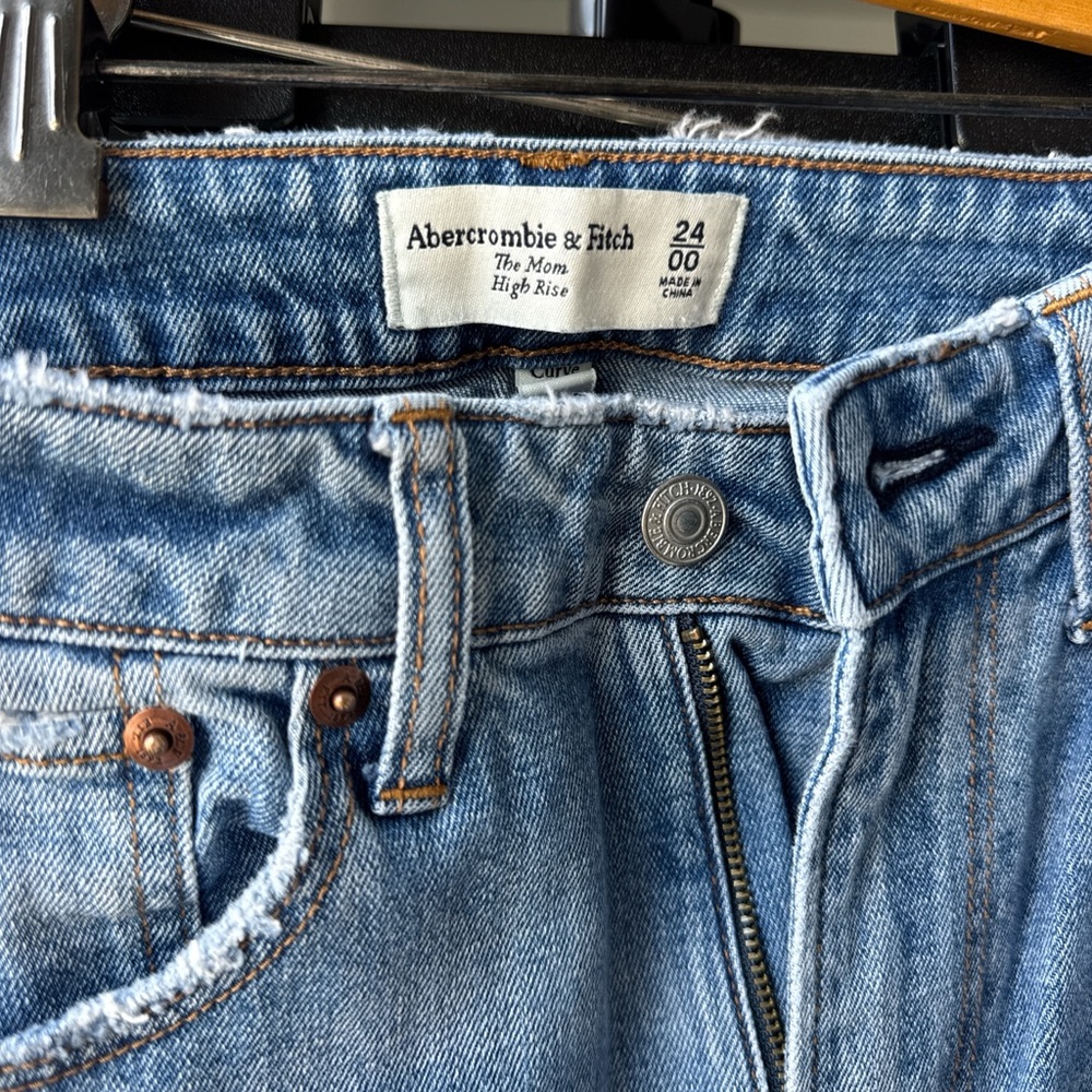 Abercrombie & Fitch The Mom High Riss